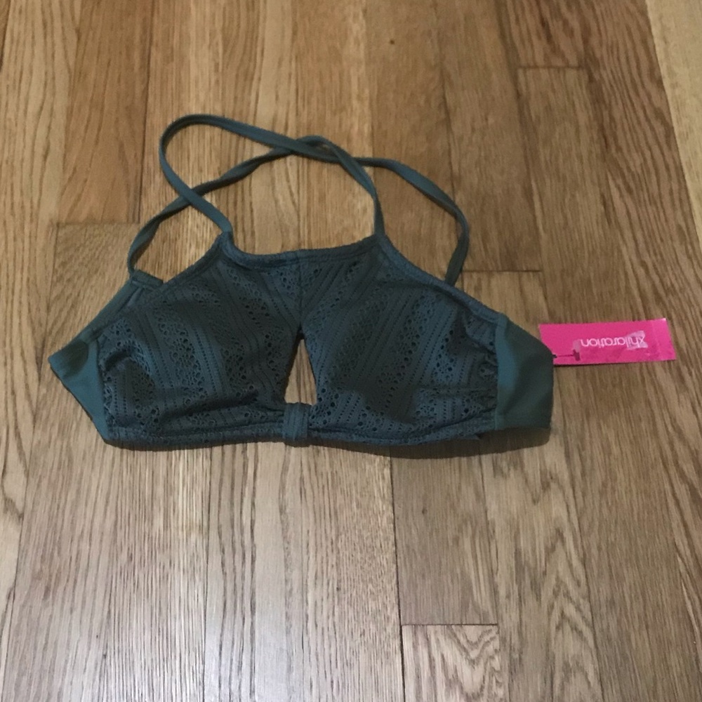 NWT halter swimsuit top